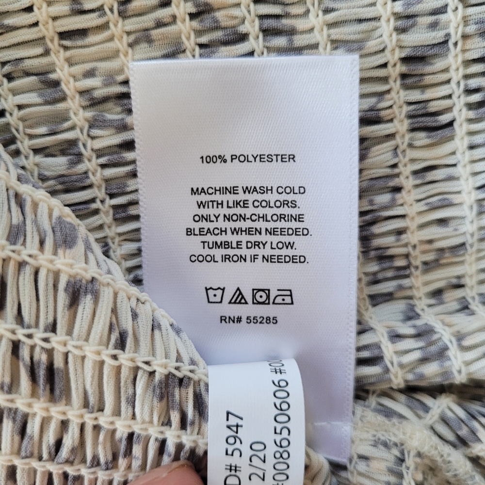 NWT Express Smocked Ruffle Neck Top - Picture 8 of 8